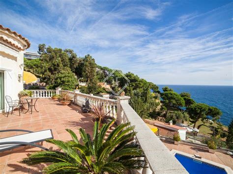 buy house in lloret de mar  From El Prat Airport in Barcelona it’s about 90 km away while Girona Airport is much closer at 28 km